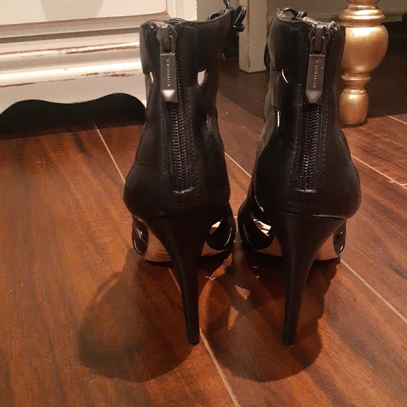 BCBG MAXAZARIA  black leather booties - Picture 3 of 6